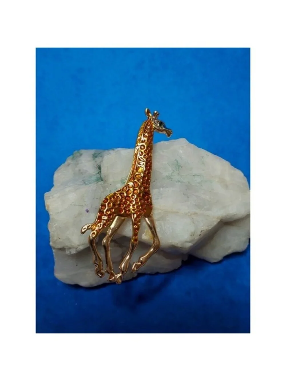 Gold-tone Giraffe Brooch/ Pendant with Amber Rhinestones